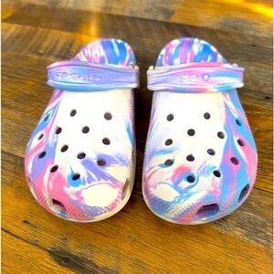 Girls Crocs Classic Clog. Size j3.